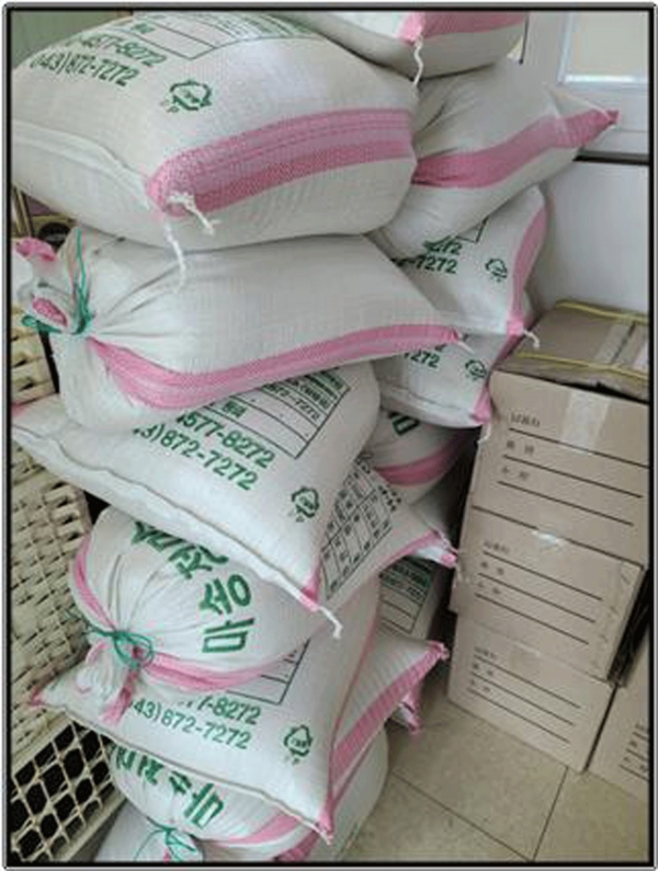 익명의 기부자가 취약계층 학생들을 위해 쌀을 기부했다.